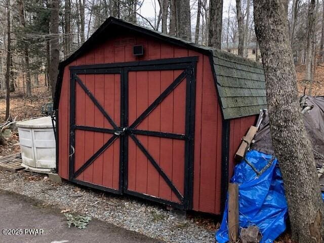 view of outbuilding