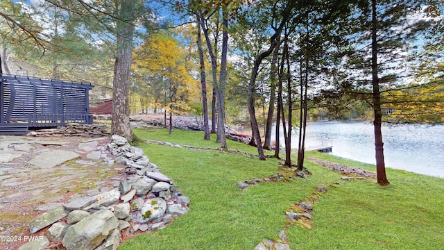 view of yard featuring a water view