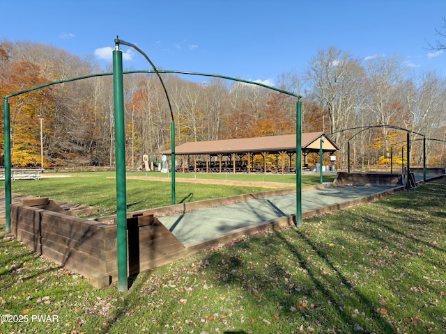 view of home's community featuring a lawn