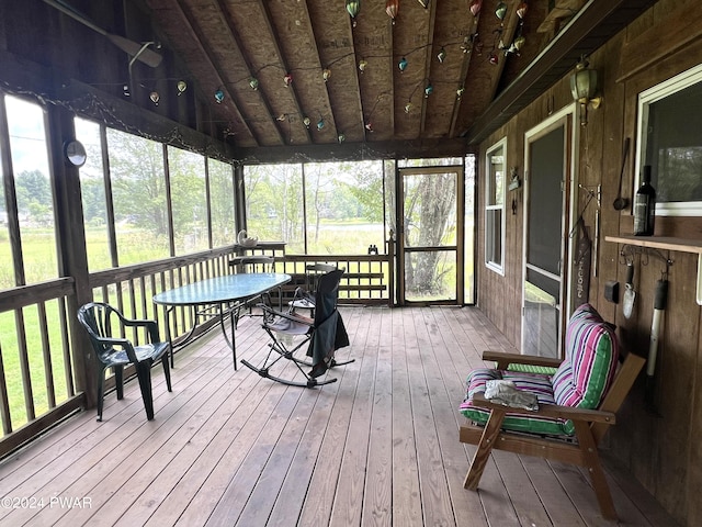 sunroom with lofted ceiling