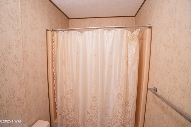 16 Par Ct, Lake Ariel, PA 18436 - bathroom featuring a textured ceiling, shower / bath combo with shower curtain, wallpapered walls, toilet, and crown molding