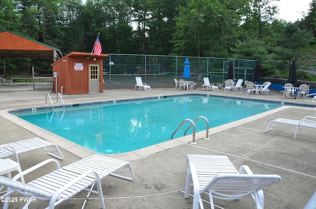 view of swimming pool