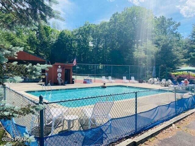 view of swimming pool