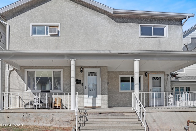 view of front facade featuring covered porch