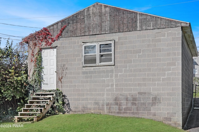 view of side of property featuring a yard