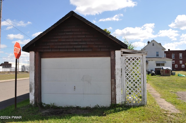 garage featuring a lawn