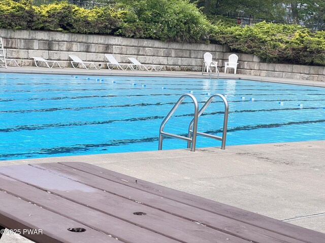 124 Roundhill Rd, Dingmans Ferry, PA 18328 - view of community pool