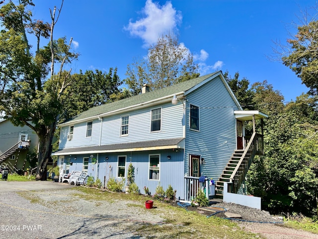 view of front of property