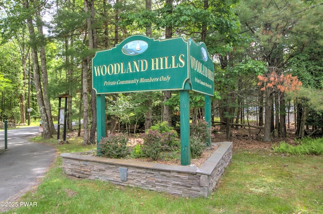 view of community / neighborhood sign
