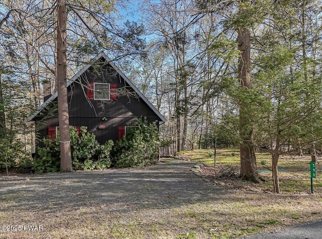 view of front of house with a barn