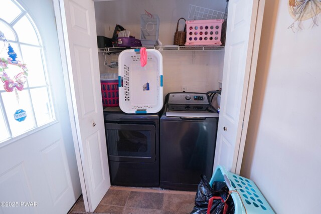 laundry room with laundry area and independent washer and dryer