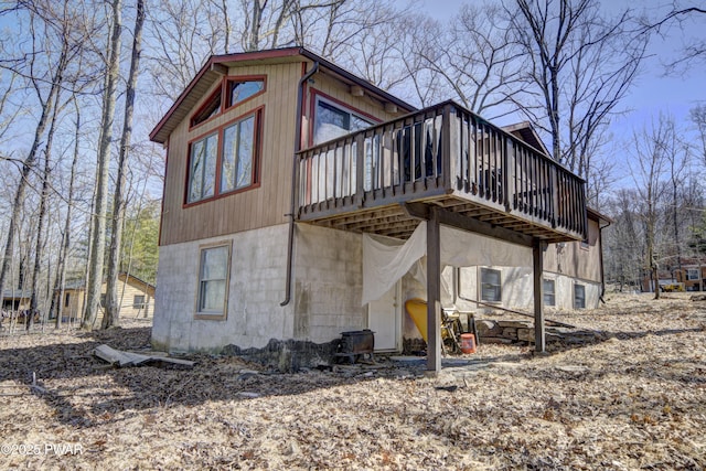 109 Pebble Rock Rd, Lackawaxen, PA 18435 - back of property featuring a wooden deck
