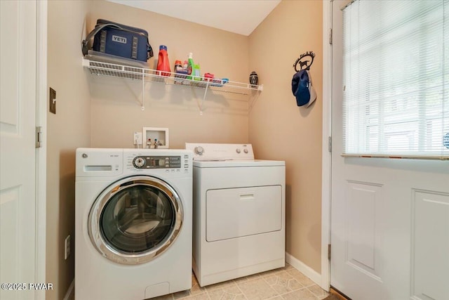 laundry room featuring independent washer and dryer, baseboards, and light tile patterned floors