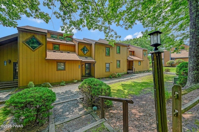 1107 Crest Cir, Lakeville, PA 18438 - view of front of property with board and batten siding