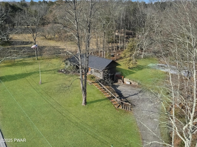 view of yard featuring a rural view