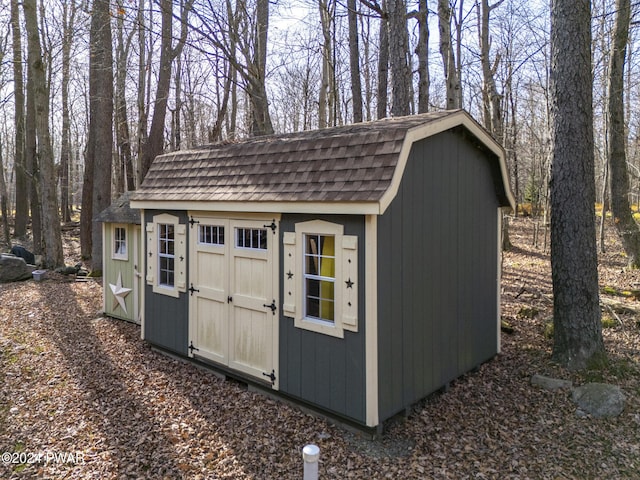 view of outbuilding