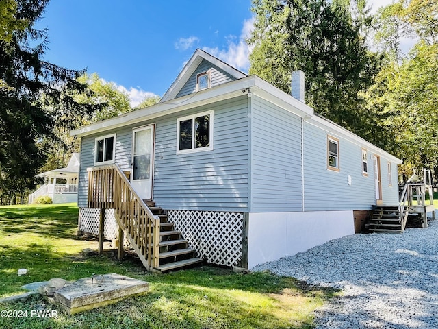 view of front of house with a front yard