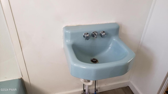 room details with sink