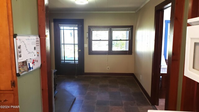 entryway featuring ornamental molding