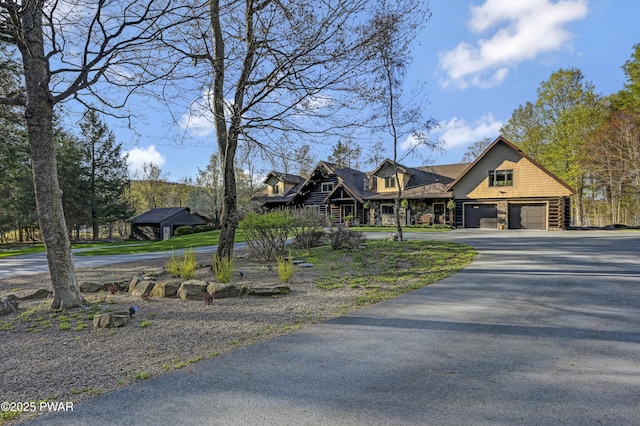 view of front of house with driveway