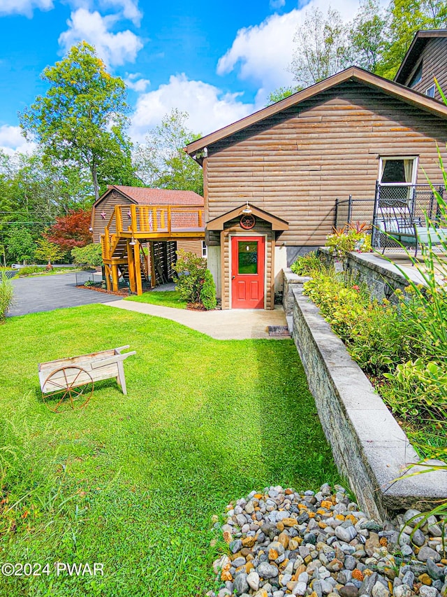 view of front of property with a front lawn