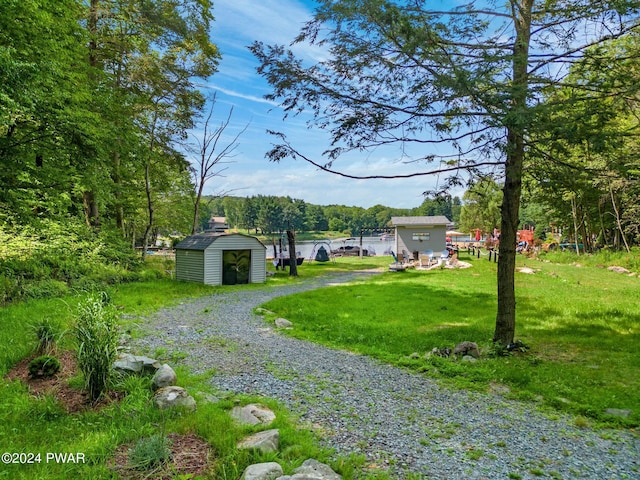 view of yard with a storage shed