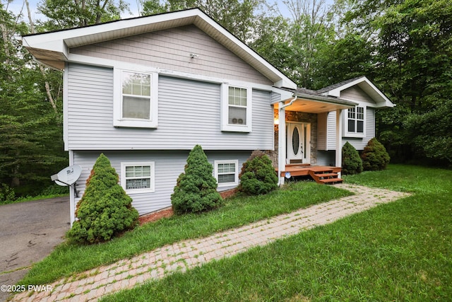3122 Sparrow Ct, East Stroudsburg, PA 18302 - view of front of property featuring a front yard
