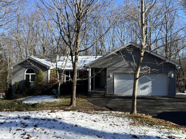 view of front facade featuring a garage