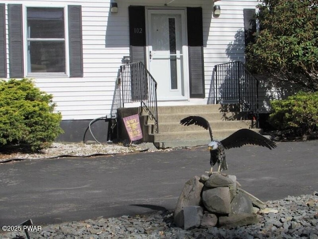 102 Yvonne Ct, Dingmans Ferry, PA 18328 - view of doorway to property