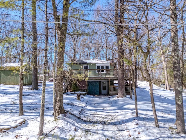 view of front of property featuring a wooden deck