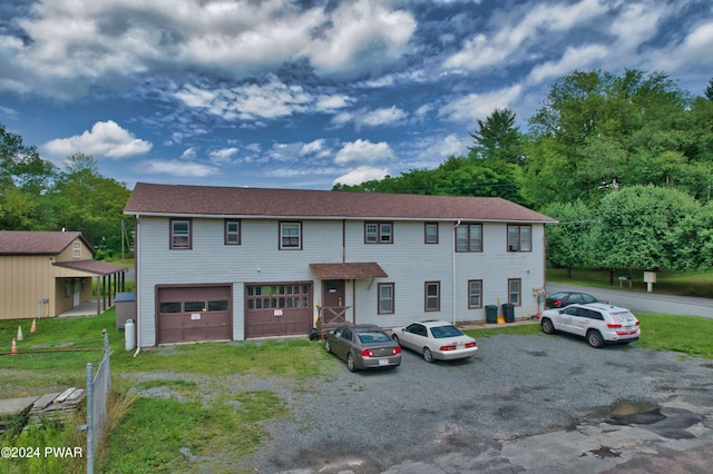 view of front facade featuring a garage