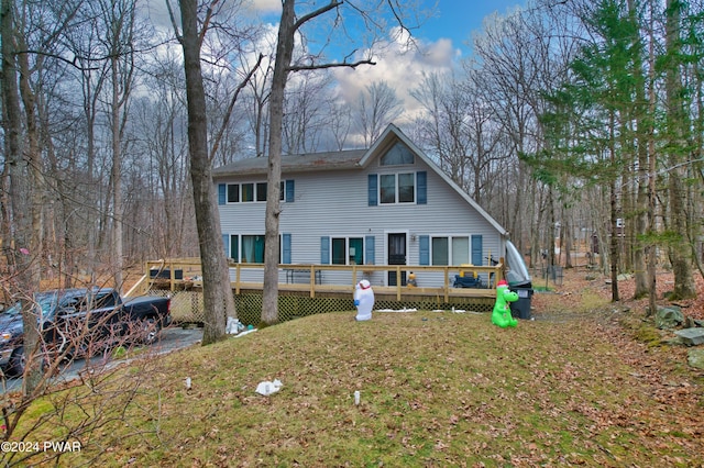 view of front facade featuring a front lawn and a deck