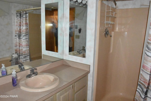 bathroom featuring a shower with shower curtain and vanity