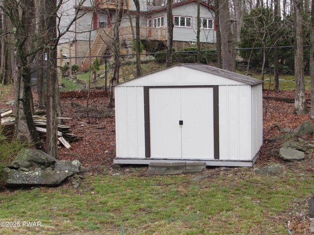 169 N Lake Dr, Dingmans Ferry, PA 18328 - view of shed with fence