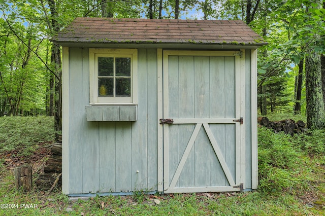 view of outbuilding