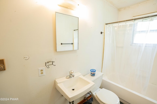 full bathroom featuring toilet, shower / bathtub combination with curtain, and sink