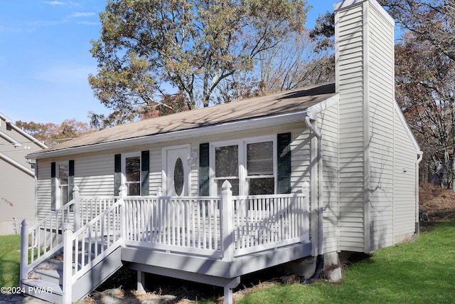 view of front of property featuring a deck