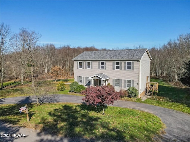 view of front of house with a front yard