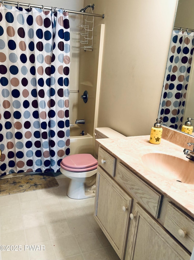 129 Skyview Rd, Dingmans Ferry, PA 18328 - bathroom with vanity and shower / tub combo with curtain