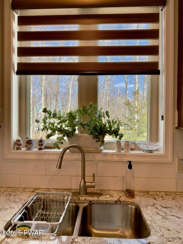 room details featuring a sink