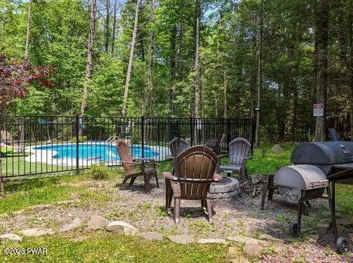 3043 Hemlock Rd, Stroudsburg, PA 18360 - view of yard