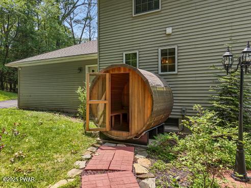 3043 Hemlock Rd, Stroudsburg, PA 18360 - view of outdoor structure