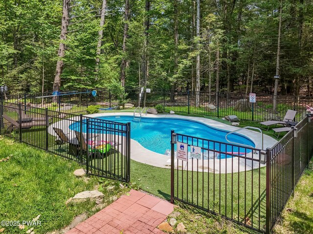 3043 Hemlock Rd, Stroudsburg, PA 18360 - view of pool with a forest view