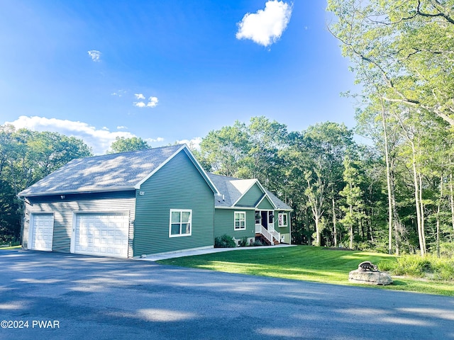 view of front facade featuring a garage and a front lawn