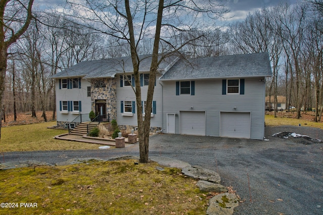 view of front facade featuring a front yard and a garage