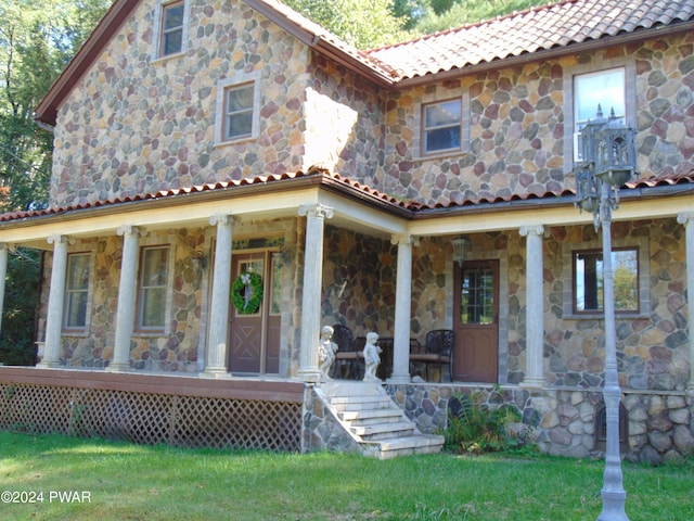 mediterranean / spanish-style house with a porch