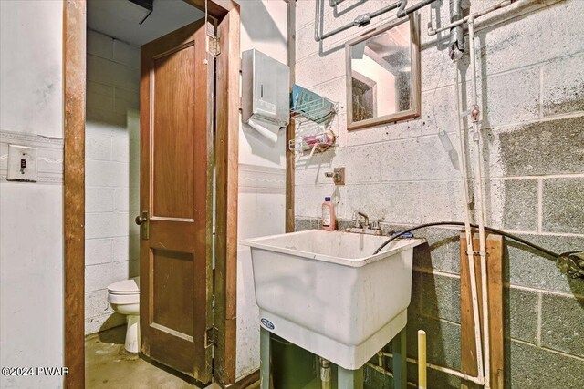 utility room with sink