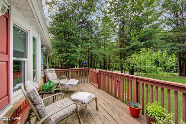 202 Fox Rd, Dingmans Ferry, PA 18328 - view of deck