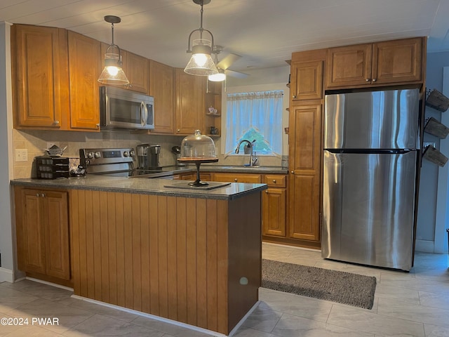 kitchen featuring ceiling fan, sink, backsplash, kitchen peninsula, and appliances with stainless steel finishes