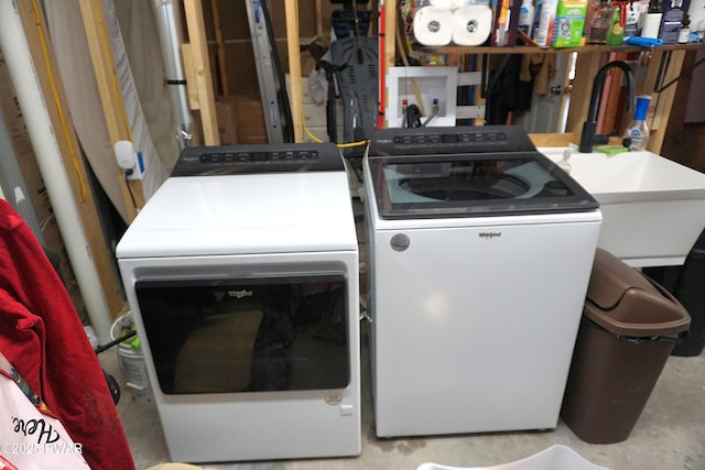 132 N Lake Shore Dr, Dingmans Ferry, PA 18328 - laundry area with washing machine and clothes dryer